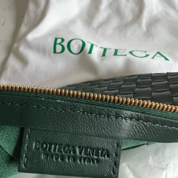 Medium Turn Pouch - Picture 4 of 7